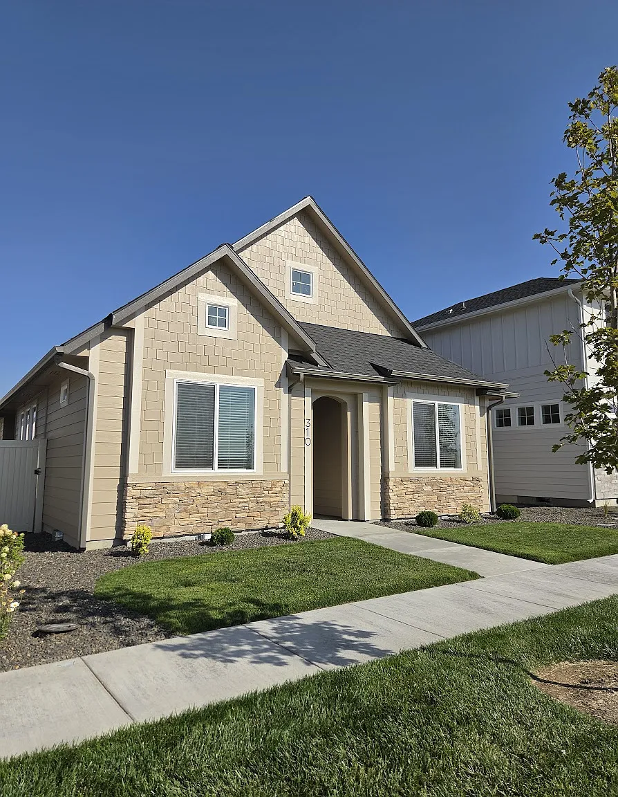 3 bed, 1718 sqft, $2,200 — Photo 1
