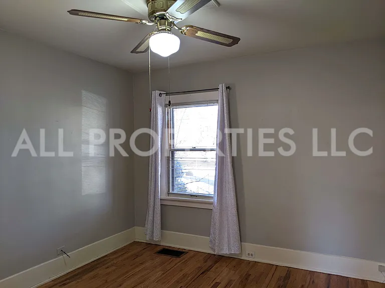 557 S Race St — Photo 13