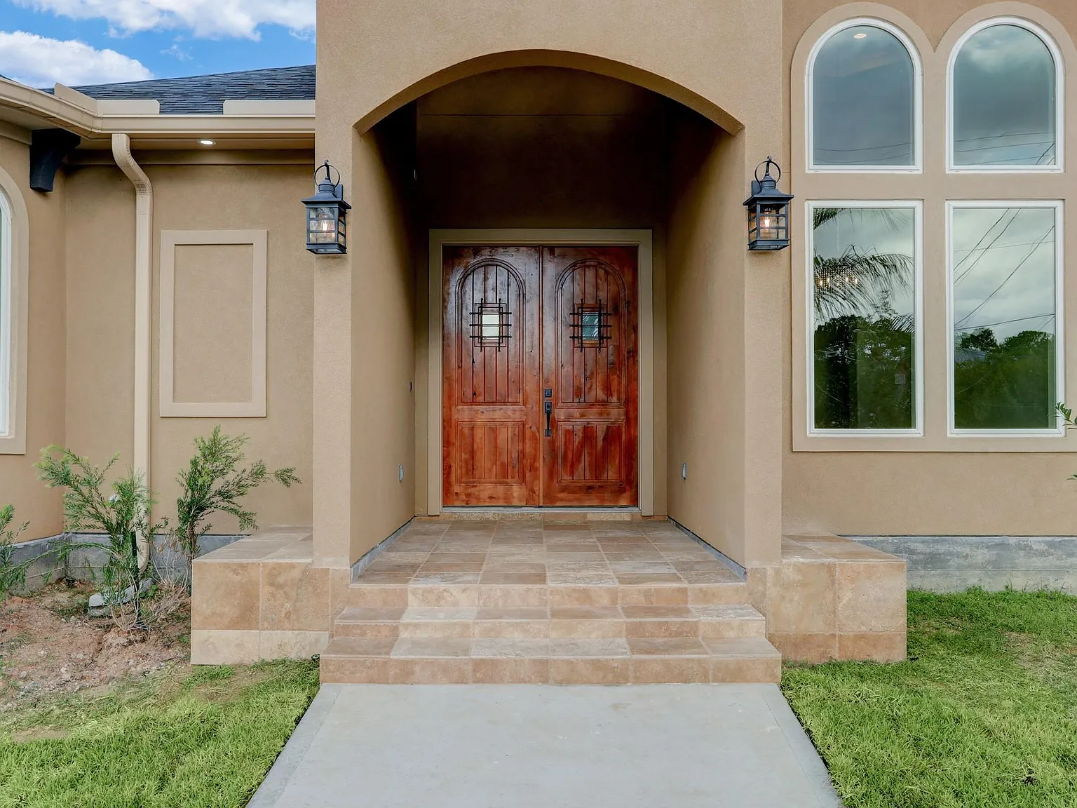 4 bed, 3.5 bath, 3446 sqft, $6,200 — Photo 2