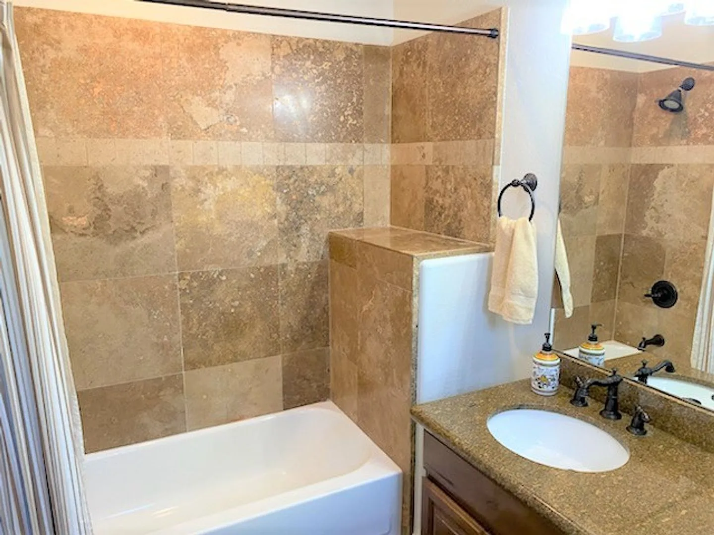 2 King Suite Townhome in Sedona, Views + Pets! — Photo 3