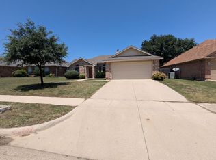 1078 Springhill Dr, Saginaw, TX 76179