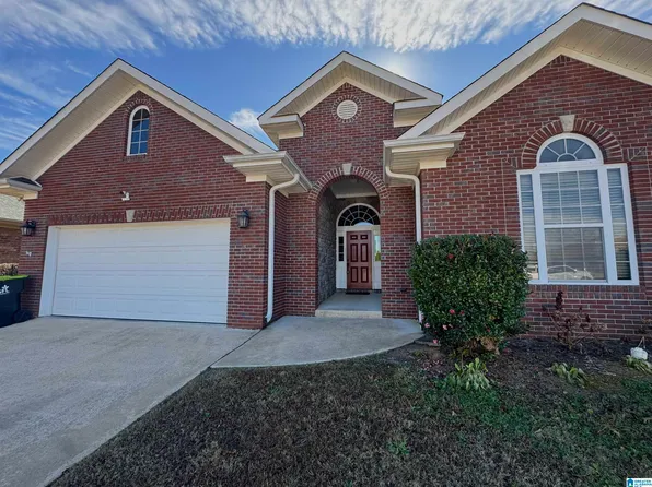 84 N Creek Dr, Sylacauga, AL 35150