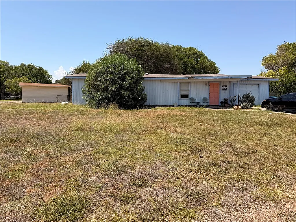 3 bed, 1.0 bath, 1128 sqft, $1,600 — Photo 1