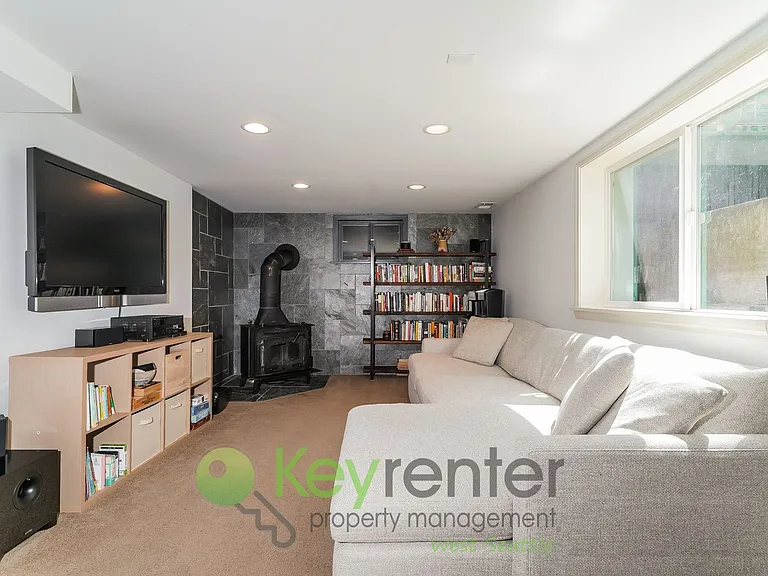 4011 48th Ave SW — Photo 18
