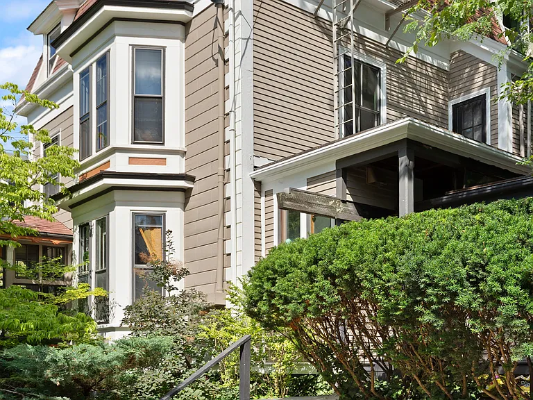 32 Hawthorn St #1 — Photo 39