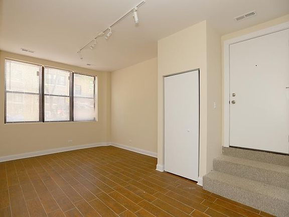 2nd image of 1106 W Balmoral Ave #1110GDN