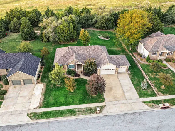 2213 Pinecrest Cir, Salina, KS 67401
