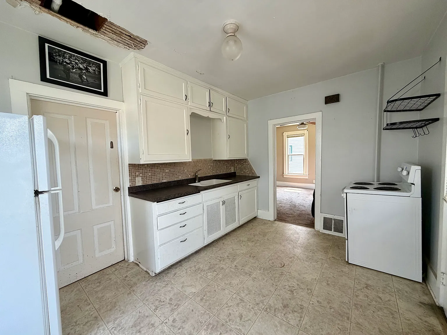 1 bed, 700 sqft, $1,000 — Photo 3