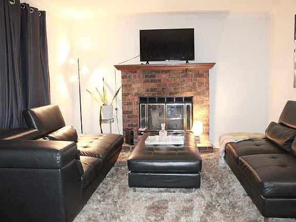 3rd image of 3328 Chesapeake Cir