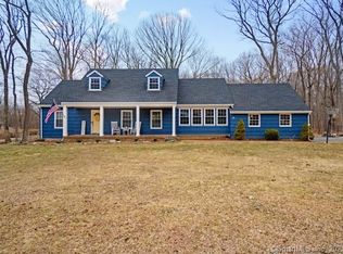 40 Deepdene Rd, Trumbull, CT 06611