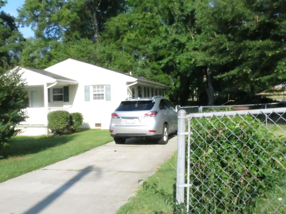 2nd image of 204 Gant St
