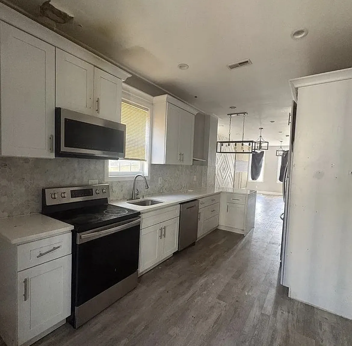 3 bed, 1100 sqft, $1,900 — Photo 3