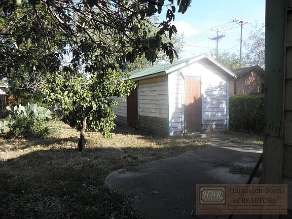 3rd image of 585 Franklin St