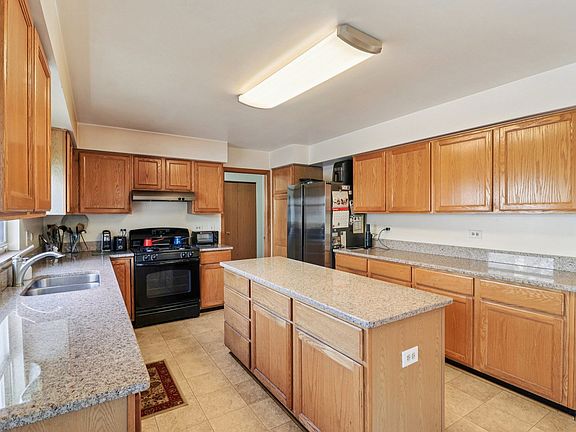 4th image of 842 Deep Woods Ct