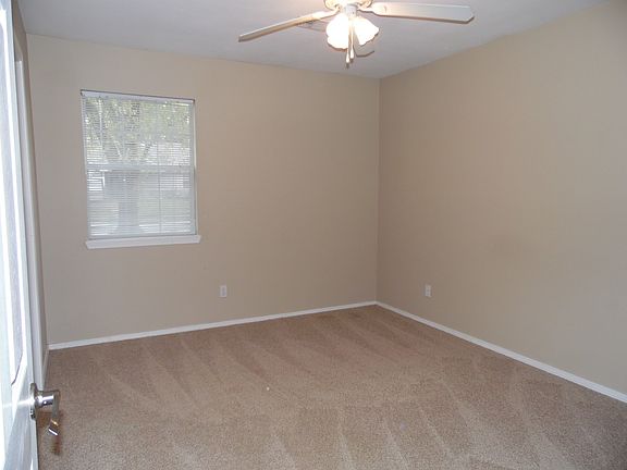 4th image of 1200 SE 22nd St