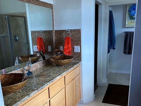 5th image of 15639 Oak Knoll Dr