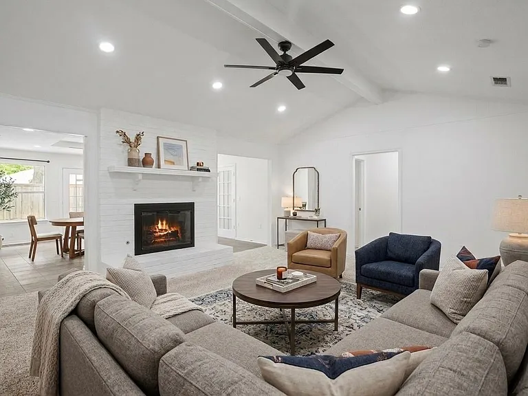 2309 Lawndale Dr — Photo 2