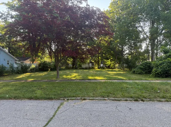 1015 N 6th St, Niles, MI 49120