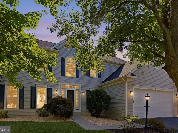 32 Potterfield Dr, Lovettsville, VA 20180