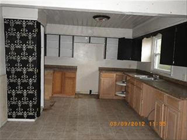 2nd image of 810 E 3rd St
