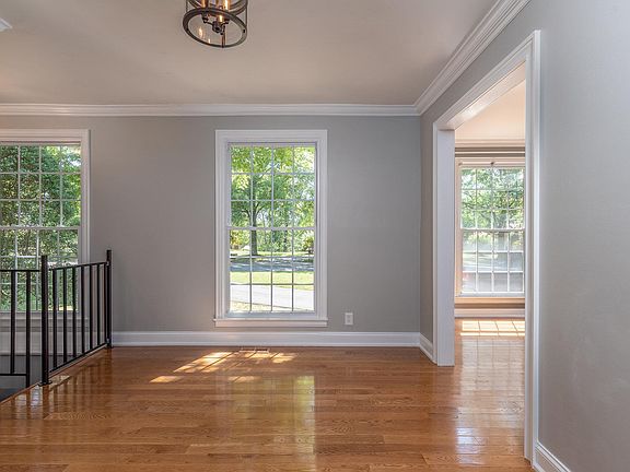 4th image of 2210 Riverview Dr
