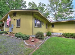 72 High Point Rd, Whittier, NC 28789