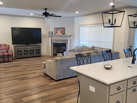 5th image of 223 Midland Dr