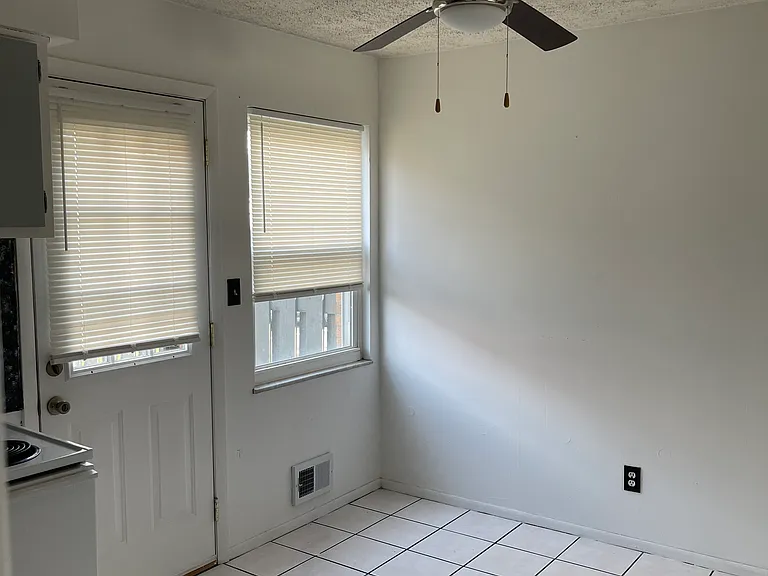 1746 Pine Tree St S #H — Photo 6