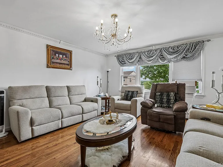 583 Bellevue Ave N #1 — Photo 5
