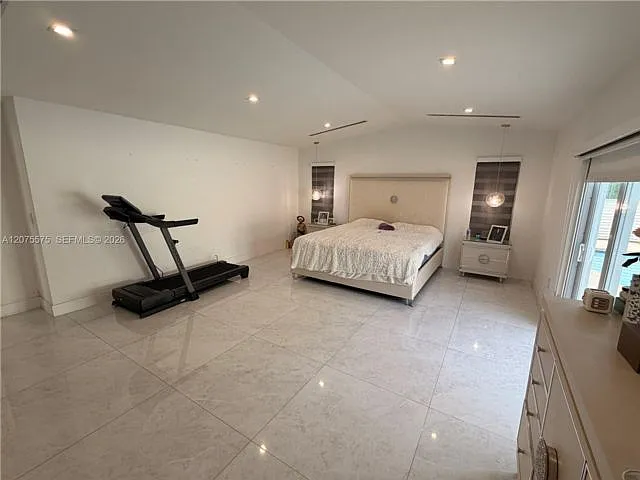 4 bed, 3.0 bath, $7,000 — Photo 4