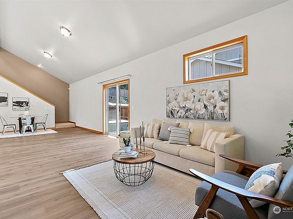 3rd image of 10902 174th Avenue E