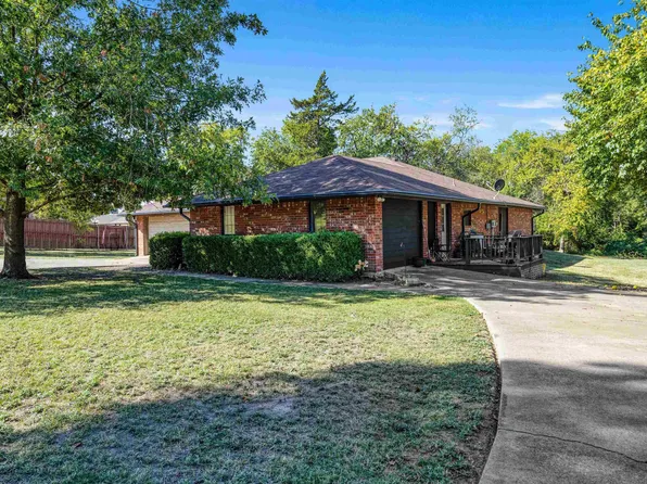 605 & 607 4th St, Honey Grove, TX 75446