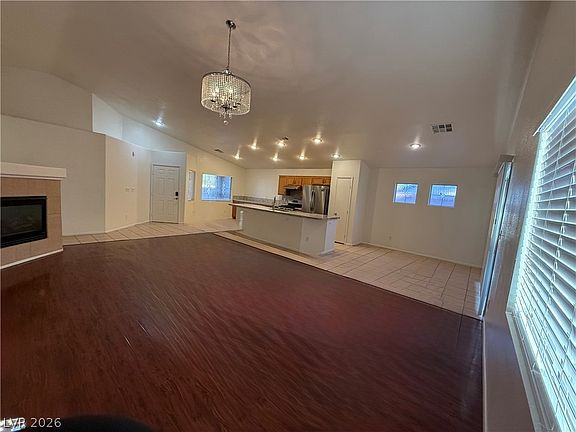 3rd image of 3421 Oakville Ct