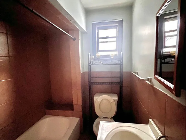 218 1st St #1 — Photo 6