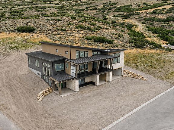 2nd image of 1221 E Coyote View Cir