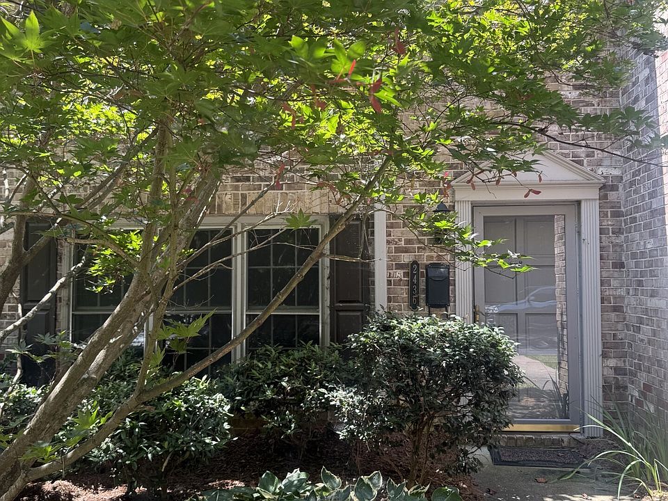1st image of 2436 Northlake Ct NE
