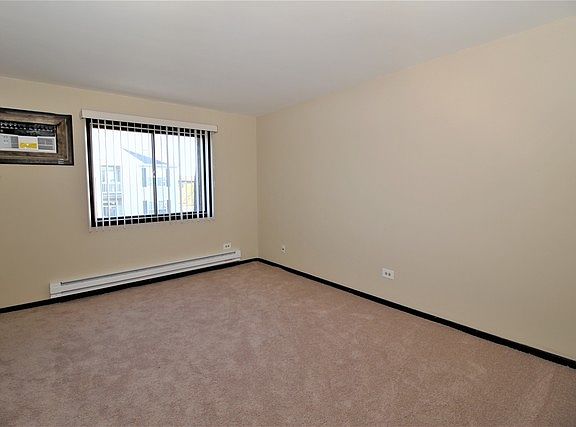 4th image of 160 S Waters Edge Dr