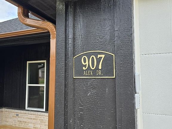 3rd image of 907 Alex Dr