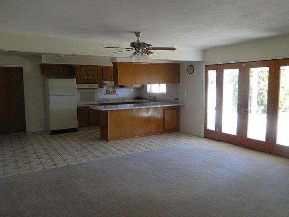 Family Room - Kitchen