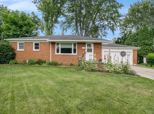 1604 Orchid St, Waterford, MI 48328