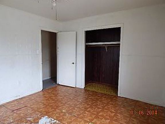 3rd image of 220 Emerald Dr