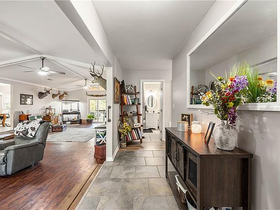 5th image of 3207 Saint Clair Dr