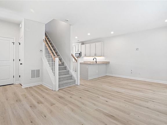 4th image of 1008 Serene Rd #100