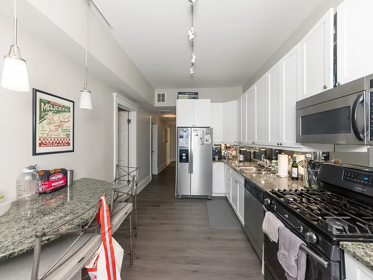 954 W Cuyler Ave #1E — Photo 4