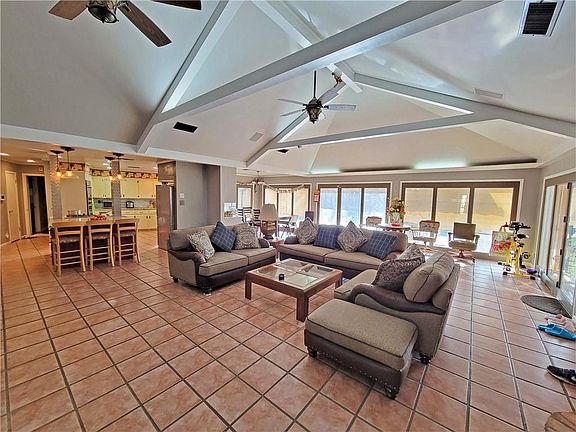 4th image of 948 Harling Ln