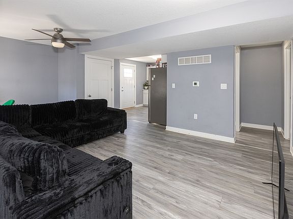 3rd image of 2406 Woodland Ave