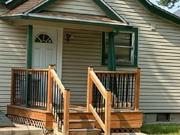 1036 Loomis St, Rockford, IL 61102