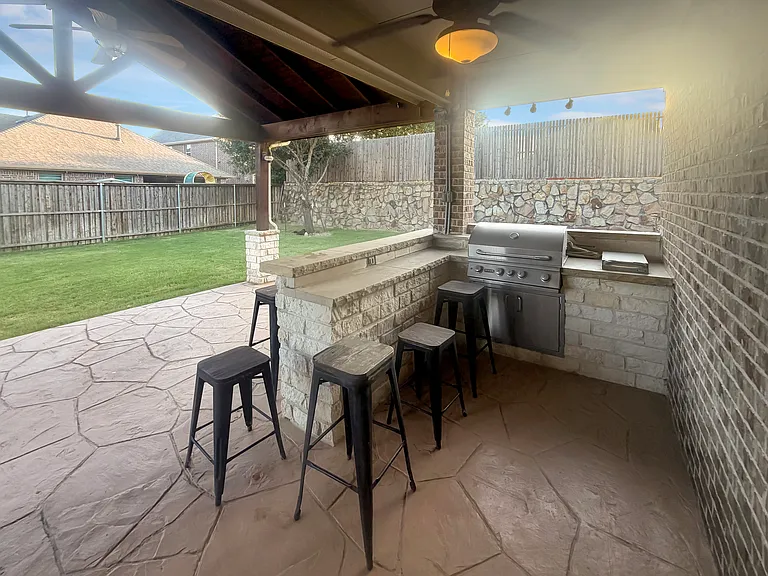 909 Blanco Ln — Photo 3