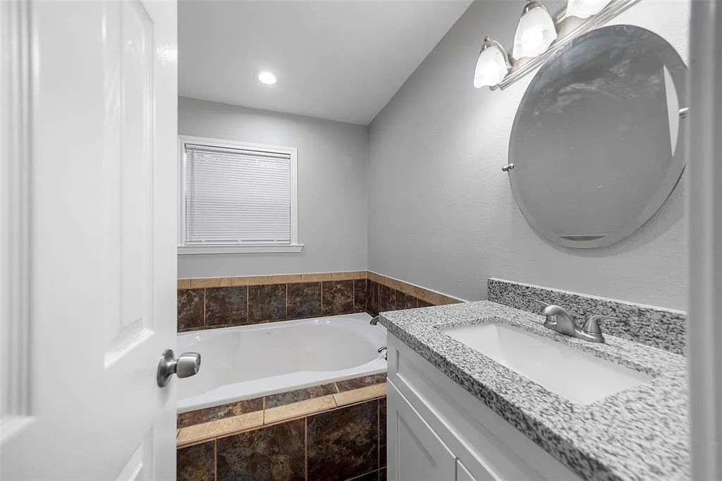 3 bed, 1700 sqft, $1,890 — Photo 2
