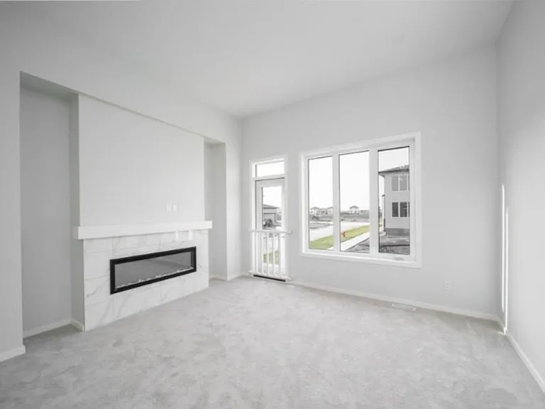 83 Eastfield Ct — Photo 2